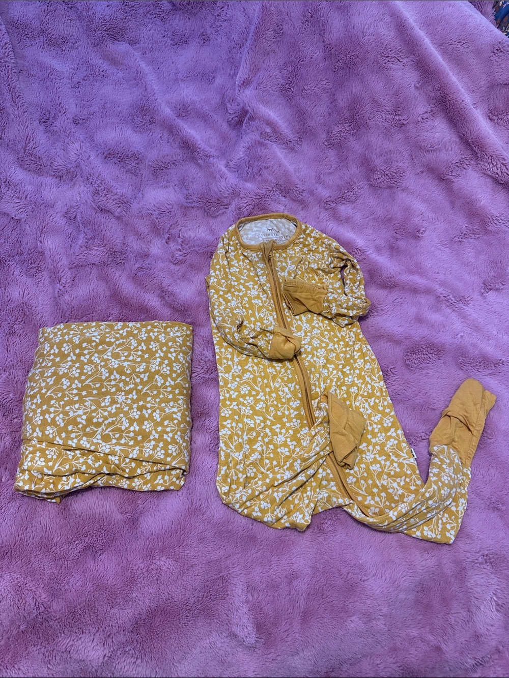 Little Sleepies set - crib sheet & onesie